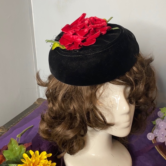 . Vintage Velvet Fascinator Hat - Red Rose Top Black Velvet Hat - Picture 2 of 5
